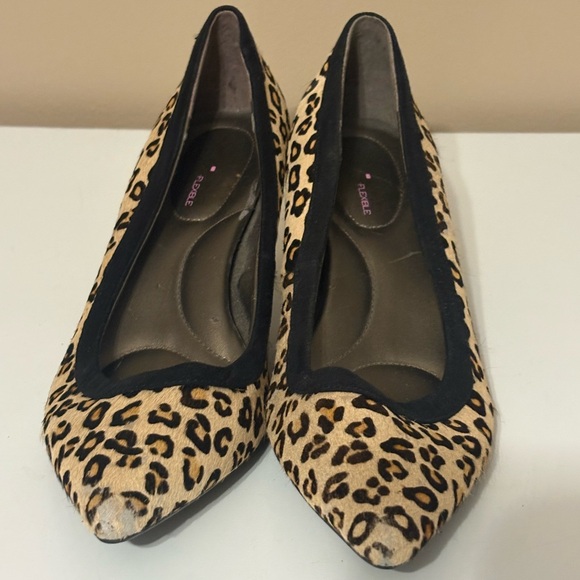 Bandolino Leopard Print Heels, size 7, kitten heel - Picture 1 of 9